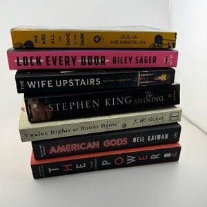 Horror and Thriller Book Lot. Seven paperback book lot. Thriller book bundle.